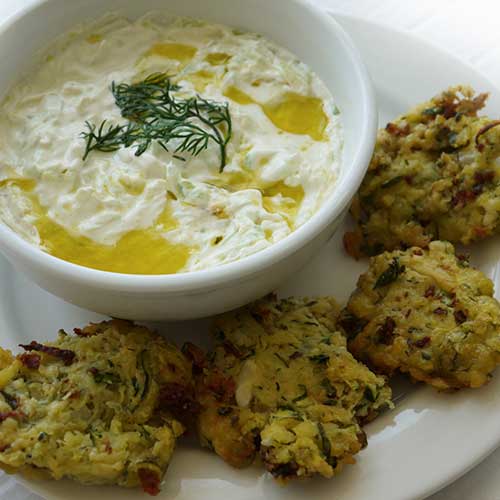Beignets de courgettes - Kolokithakia Keftedes (Crète) Beignets de courgettes - Kolokithakia Keftedes (Crète)