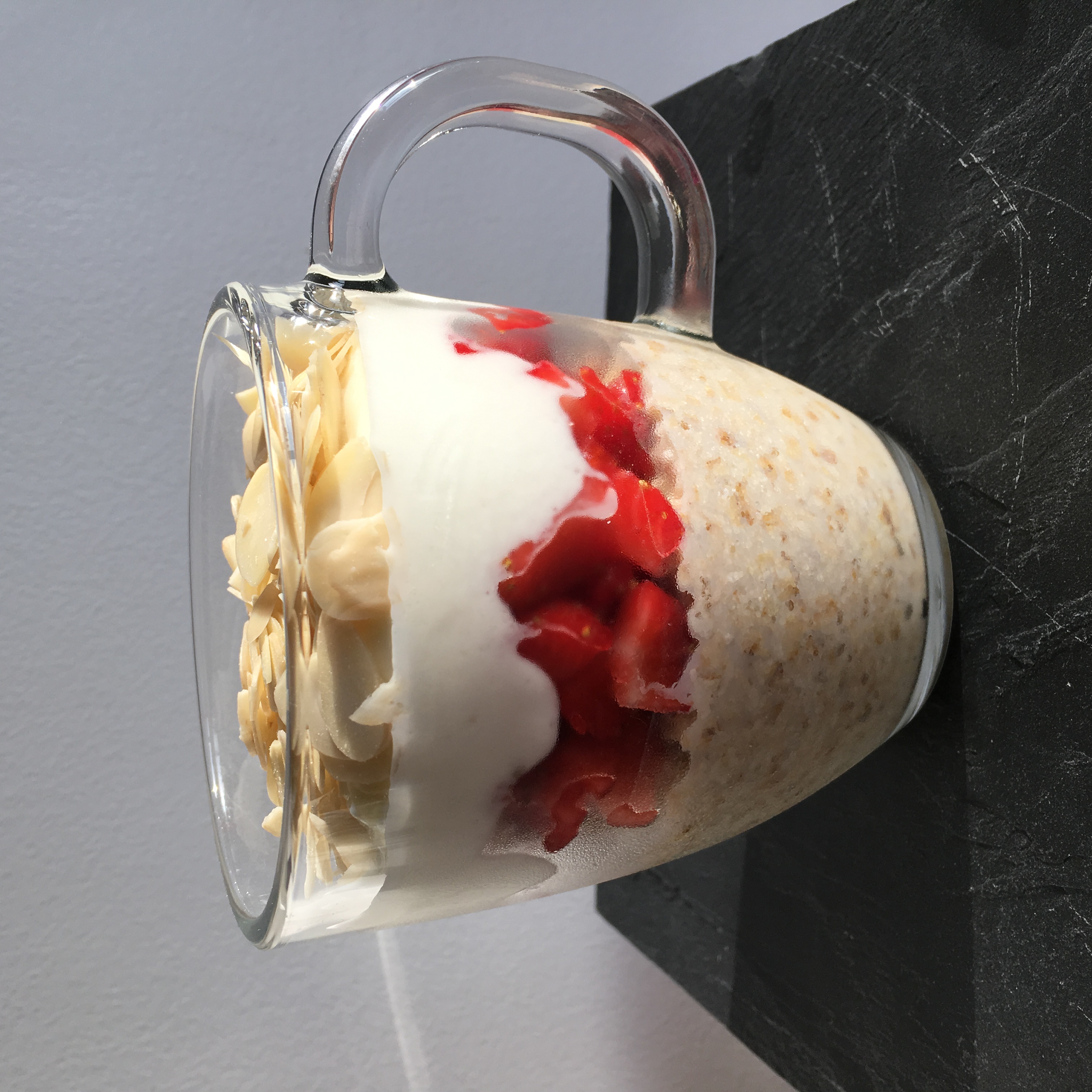 Overnight oatmeal (porridge du lendemain) fraises/amandes WW Overnight oatmeal (porridge du lendemain) fraises/amandes WW