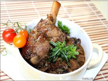 Souris d'agneau au paprika, oignons, et champignons Souris d'agneau au paprika, oignons, et champignons