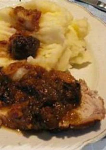 Rôti de porc aux pruneaux et à la purée d'oignons Rôti de porc aux pruneaux et à la purée d'oignons