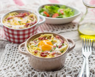 Spaghettis carbonara à la Vache qui rit en cocottes Spaghettis carbonara à la Vache qui rit en cocottes