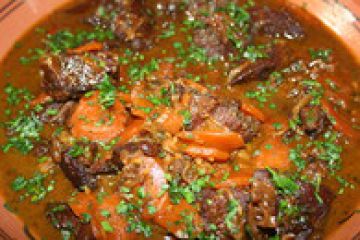 Joue de boeuf aux épices, carottes et raisins Joue de boeuf aux épices, carottes et raisins