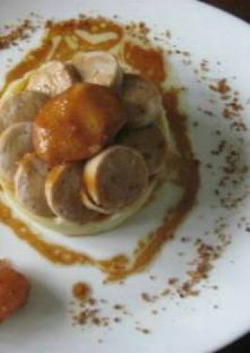 Boudin blanc-pomme de terre écrasée et poire caramélisée au pralin façon tatin Boudin blanc-pomme de terre écrasée et poire caramélisée au pralin façon tatin