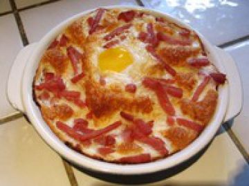 Oeufs en nid de mousse au bacon Oeufs en nid de mousse au bacon