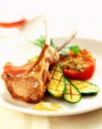 Côtelettes d’agneau aux courgettes et aux tomates Côtelettes d’agneau aux courgettes et aux tomates
