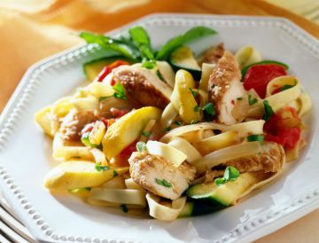 Tagliatelles au poulet et aux légumes Tagliatelles au poulet et aux légumes