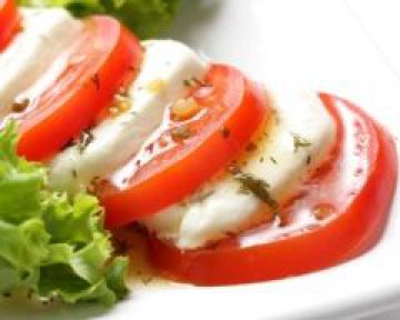 Salade de tomates à la mozzarella Salade de tomates à la mozzarella