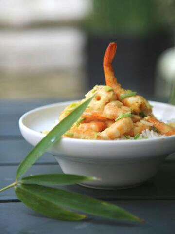 Crevettes au curry avec riz Crevettes au curry avec riz