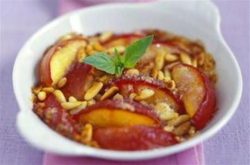 Gratin de nectarines aux pignons de pin