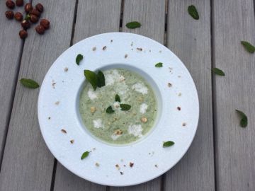 Gaspacho concombre, menthe et noisettes Gaspacho concombre, menthe et noisettes