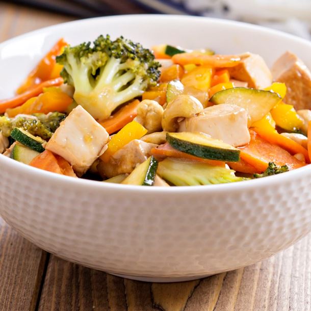 Tofu aux légumes en papillotes végétariennes Tofu aux légumes en papillotes végétariennes