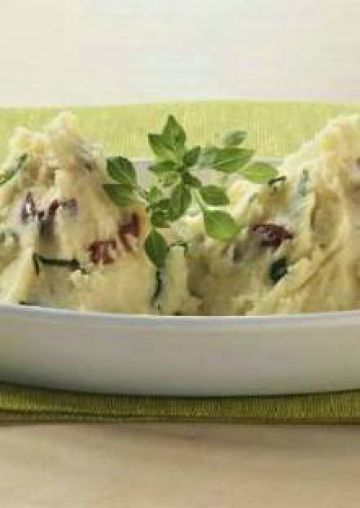 Purée de pommes de terre au olives et au basilic Purée de pommes de terre au olives et au basilic