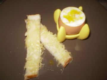 Oeuf à la coque et mouillettes au comté Oeuf à la coque et mouillettes au comté