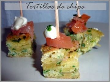 Tortillas de chips au saumon fumé et à la créme de ciboulette Tortillas de chips au saumon fumé et à la créme de ciboulette