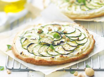 Tartes fines aux courgettes et chèvre Tartes fines aux courgettes et chèvre