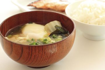 Soupe miso douceur à l’œuf poché Soupe miso douceur à l’œuf poché