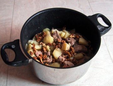 Fricassée de porcà l'ail et aux noix Fricassée de porcà l'ail et aux noix