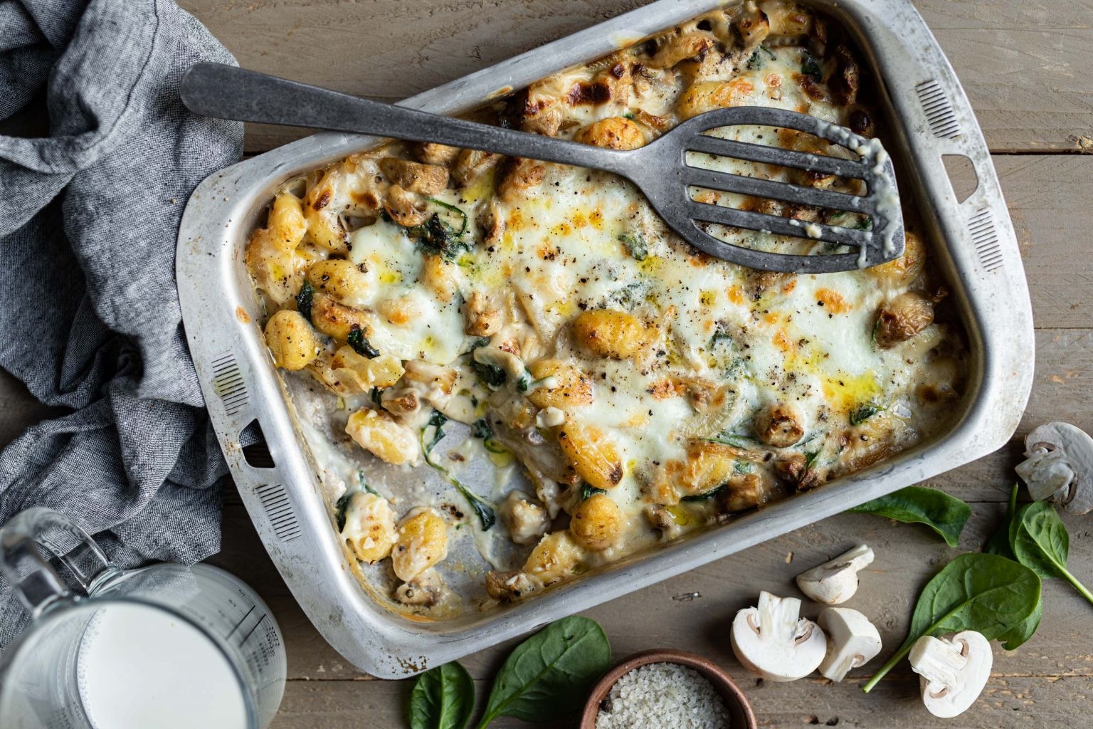 Gratin de gnocchi à la mozzarella et champignons de Paris Gratin de gnocchi à la mozzarella et champignons de Paris