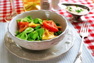 Salade de pâtes au poulet, haricots verts et mozzarella Salade de pâtes au poulet, haricots verts et mozzarella