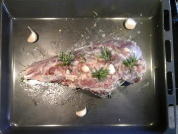 Gigot d'agneau à l'ail et au romarin Gigot d'agneau à l'ail et au romarin