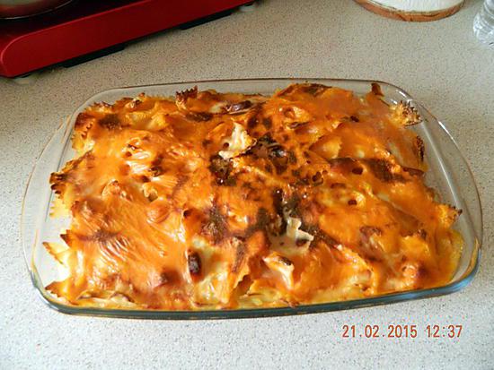 Gratin de pâtes aux knackis et béchamel à la tomate Gratin de pâtes aux knackis et béchamel à la tomate