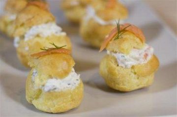 Petits choux à la crème de saumon fumé et d’aneth Petits choux à la crème de saumon fumé et d’aneth