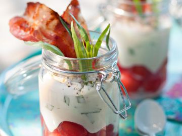 Verrine de tomates à la crème de chèvre Verrine de tomates à la crème de chèvre