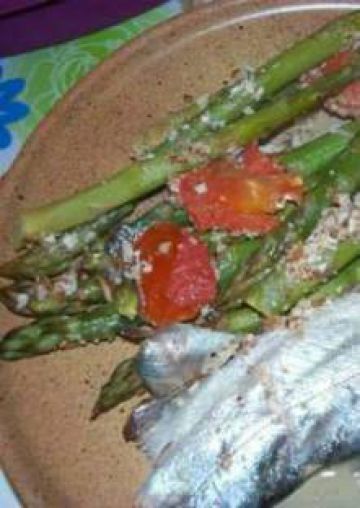 Truites et asperges en papillote Truites et asperges en papillote