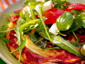Pizza tomate, mozzarella et roquette Pizza tomate, mozzarella et roquette