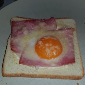 Toast jambon et oeuf (ER) Toast jambon et oeuf (ER)