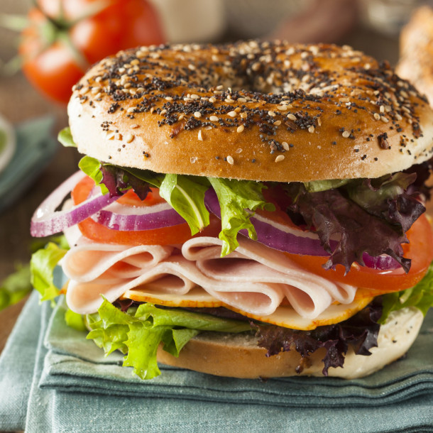 Bagel au rôti de dinde et jambon Bagel au rôti de dinde et jambon