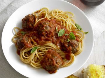 Boulettes de viande sur spaghettis Boulettes de viande sur spaghettis