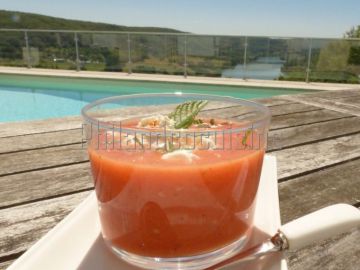 Soupe froide tomate, pastèque, menthe avec ou sans feta Soupe froide tomate, pastèque, menthe avec ou sans feta