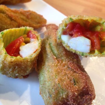Fleurs de courgette farcies à la mozzarella et aux crevettes Fleurs de courgette farcies à la mozzarella et aux crevettes