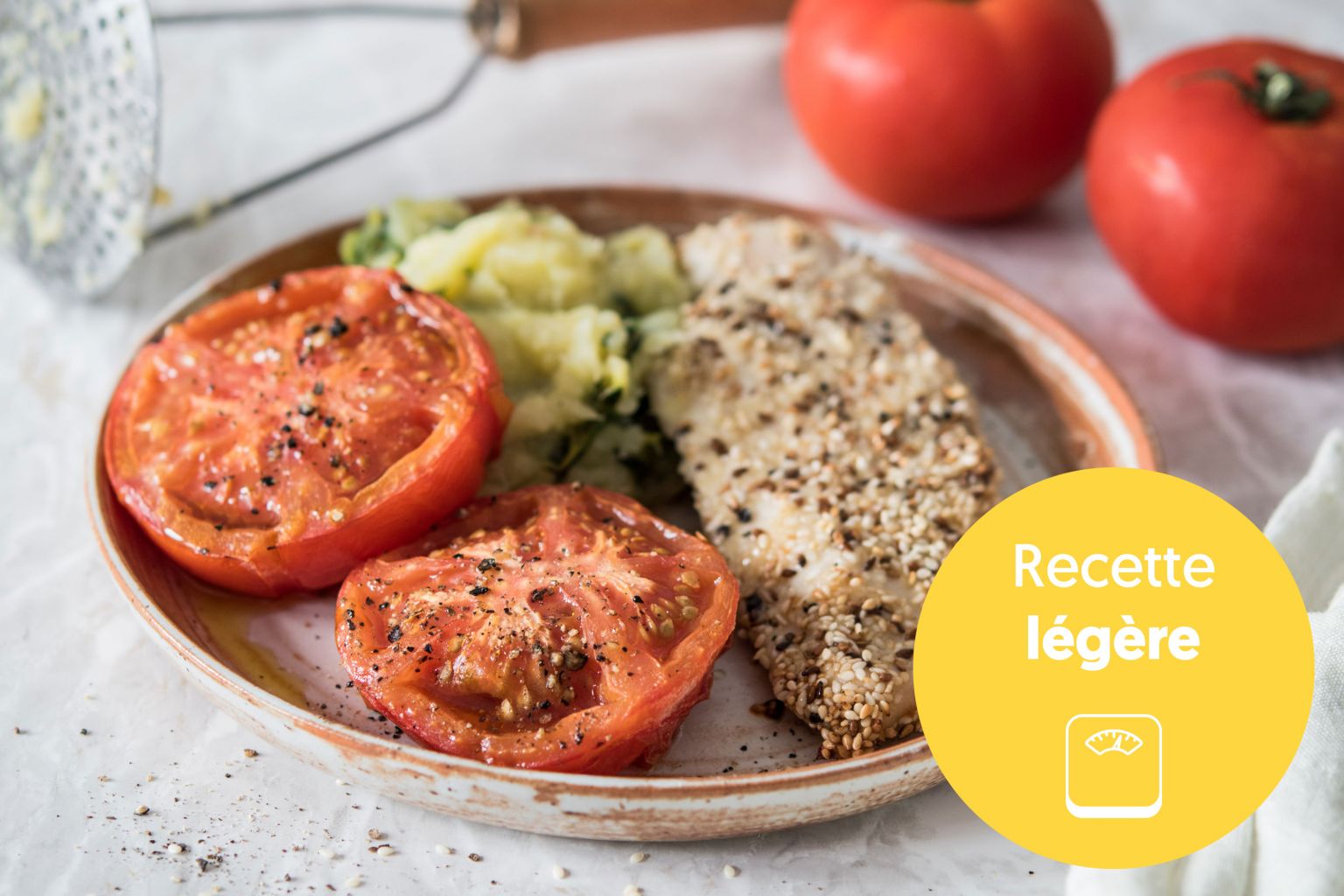 Escalopes de dinde panées au sésame, purée à la courgette rôtie et tomates au four Escalopes de dinde panées au sésame, purée à la courgette rôtie et tomates au four