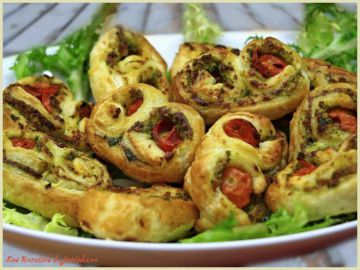 Palmiers au basilic, pignons et tomates cerises Palmiers au basilic, pignons et tomates cerises