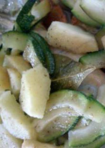 Lieu noir aux courgettes et aux pommes en papillotte Lieu noir aux courgettes et aux pommes en papillotte