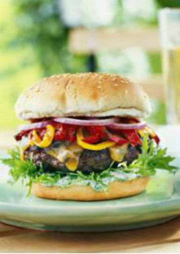 Hamburgers aux poivrons et à la roquette Hamburgers aux poivrons et à la roquette