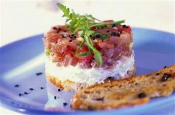 Tartare de thon à la crème de concombre Tartare de thon à la crème de concombre