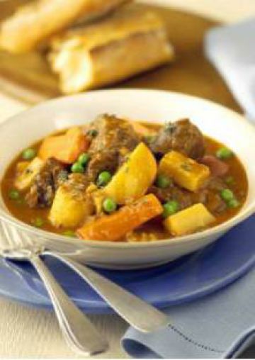 Ragoût de bœuf aux pommes de terre, petits pois et carottes Ragoût de bœuf aux pommes de terre, petits pois et carottes
