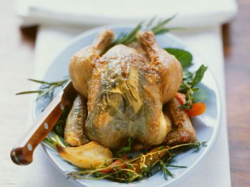 Poulet aux herbes farci sous la peau Poulet aux herbes farci sous la peau