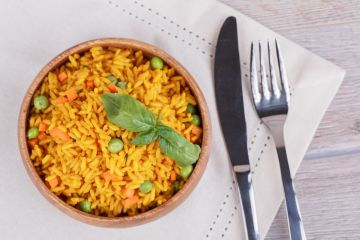 Riz au curry, champignons et petits pois Riz au curry, champignons et petits pois