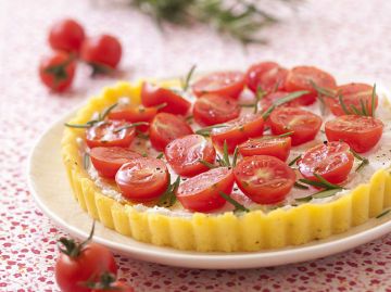 Tarte de polenta au chèvre frais et tomates cerises Tarte de polenta au chèvre frais et tomates cerises