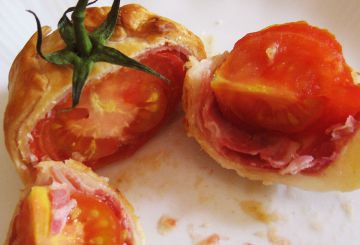 Cache-cache de tomate à la pancetta en pâte feuilletée Cache-cache de tomate à la pancetta en pâte feuilletée