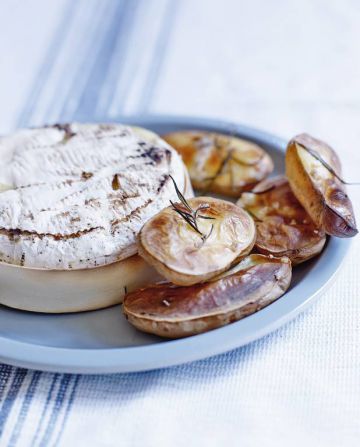 Camembert au four et pommes soufflées Camembert au four et pommes soufflées