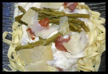 Tagliatelles sauce aux asperges et jambon sec Tagliatelles sauce aux asperges et jambon sec