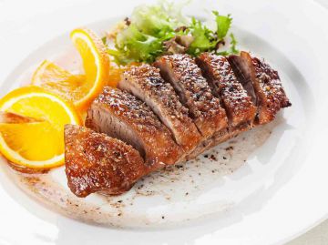Magrets de canard, sauce vin rouge et riz épicé Magrets de canard, sauce vin rouge et riz épicé