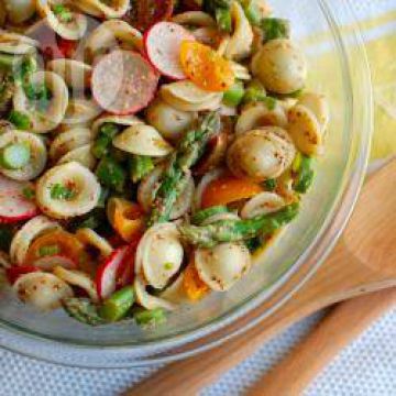 Salade de pâtes orecchiette et d'asperges sauce moutarde Salade de pâtes orecchiette et d'asperges sauce moutarde