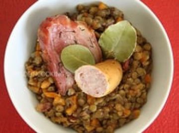 Petit salé aux lentilles, saucisses et lardons fumés Petit salé aux lentilles, saucisses et lardons fumés