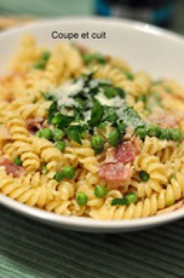 Torsades au lard grillé et aux petits pois Torsades au lard grillé et aux petits pois